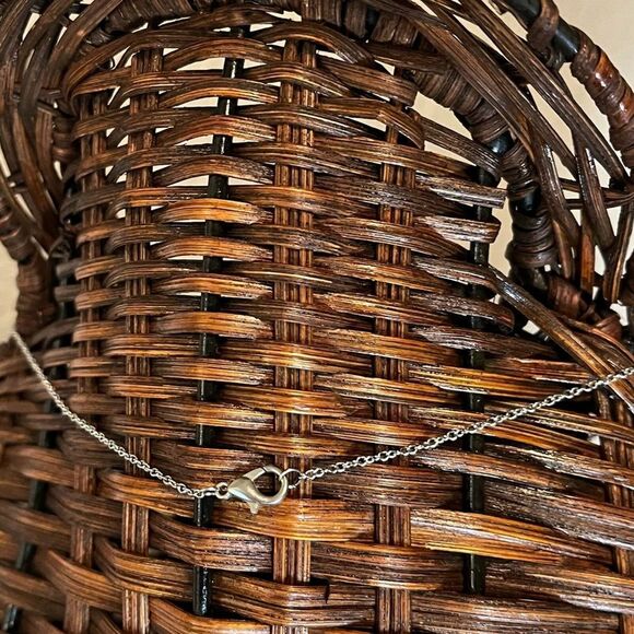 Articulated silver toned owl pendant necklace with faceted eye and belly - Picture 3 of 6